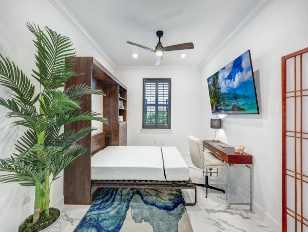 Spacious Naples Home with Pool, Fitness Center & Beach Access