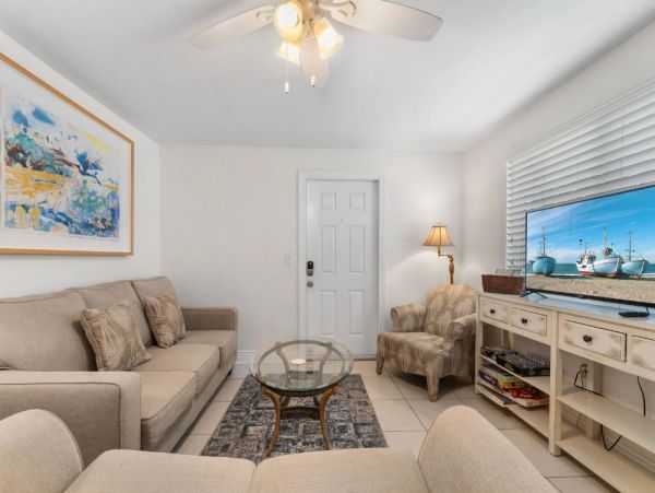 Charming Vacation Rental in North Naples Near the Beach