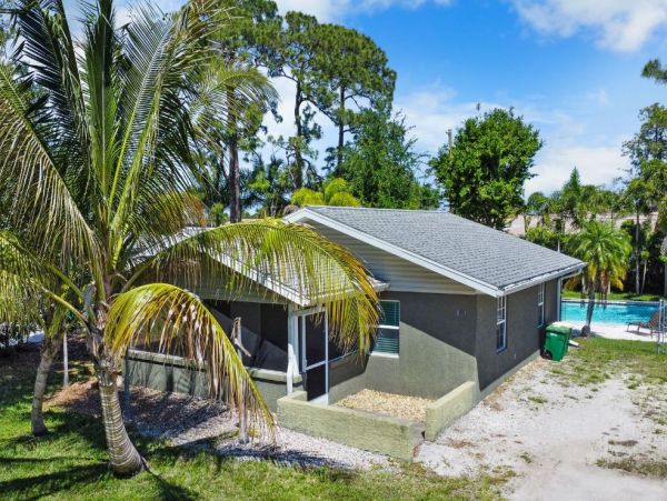 Charming Vacation Rental in North Naples Near the Beach