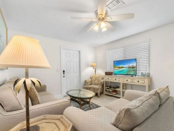 Charming Vacation Rental in North Naples Near the Beach