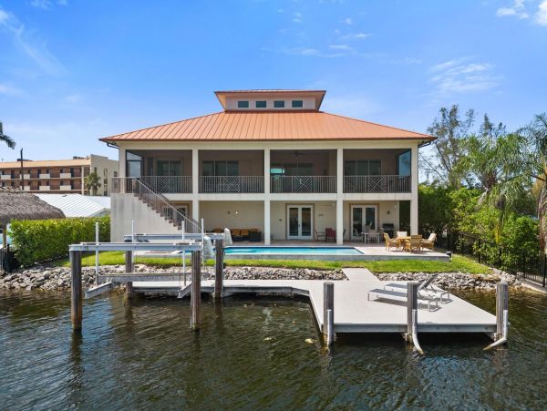 Bayfront Vacation Home with 5 Bedrooms & Pool