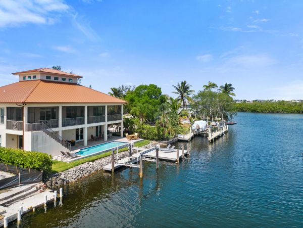 Bayfront Vacation Home with 5 Bedrooms & Pool