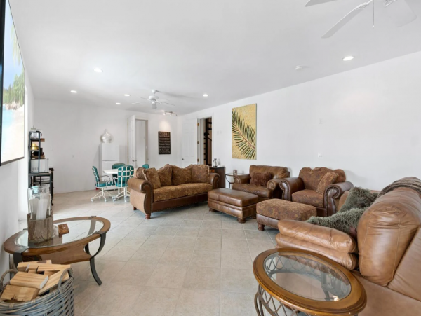 Bayfront Vacation Home with 5 Bedrooms & Pool