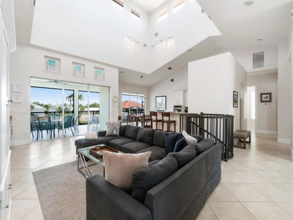 Bayfront Vacation Home with 5 Bedrooms & Pool