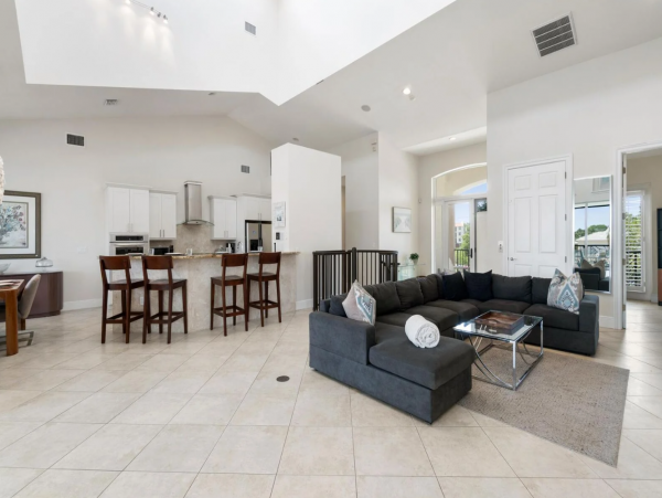 Bayfront Vacation Home with 5 Bedrooms & Pool