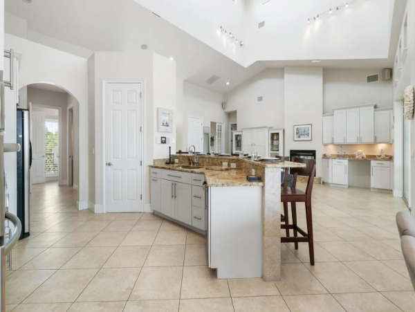 Bayfront Vacation Home with 5 Bedrooms & Pool