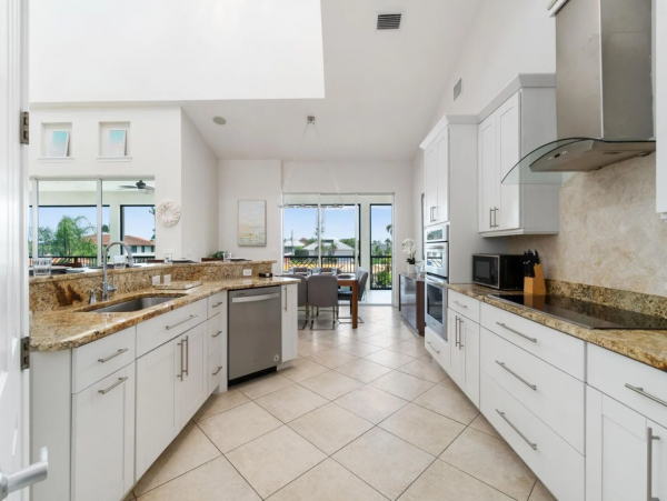 Bayfront Vacation Home with 5 Bedrooms & Pool