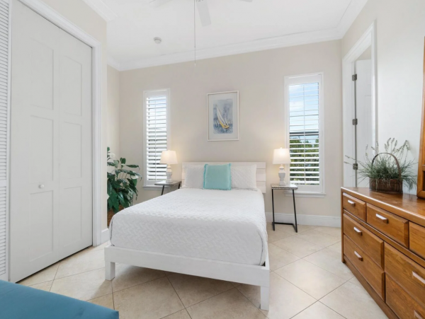 Bayfront Vacation Home with 5 Bedrooms & Pool