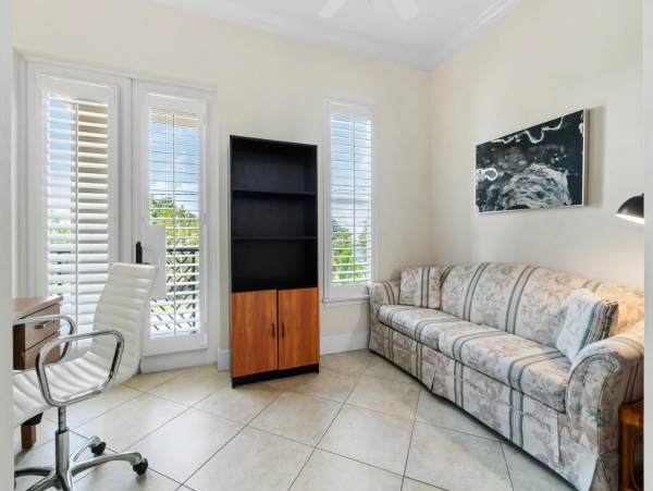 Bayfront Vacation Home with 5 Bedrooms & Pool