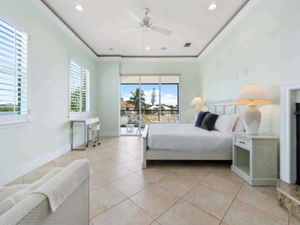 Bayfront Vacation Home with 5 Bedrooms & Pool