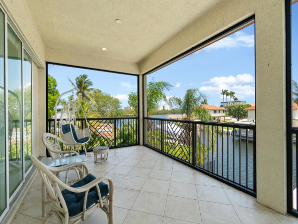 Bayfront Vacation Home with 5 Bedrooms & Pool