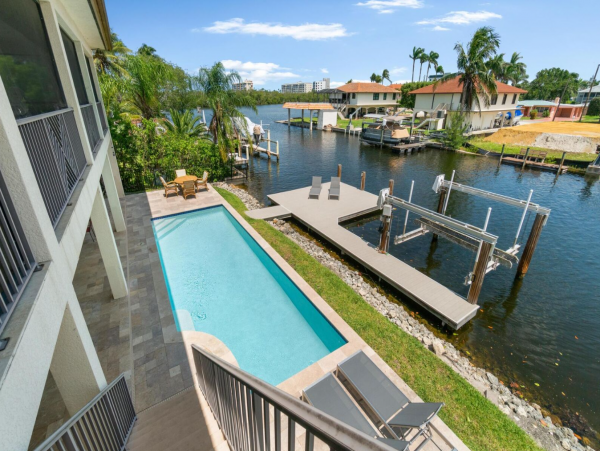 Bayfront Vacation Home with 5 Bedrooms & Pool