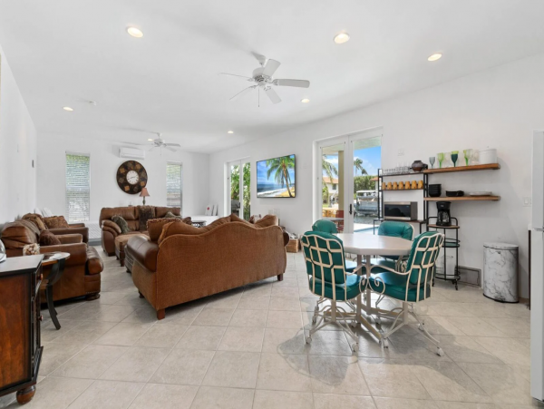 Bayfront Vacation Home with 5 Bedrooms & Pool