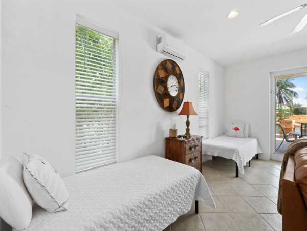 Bayfront Vacation Home with 5 Bedrooms & Pool