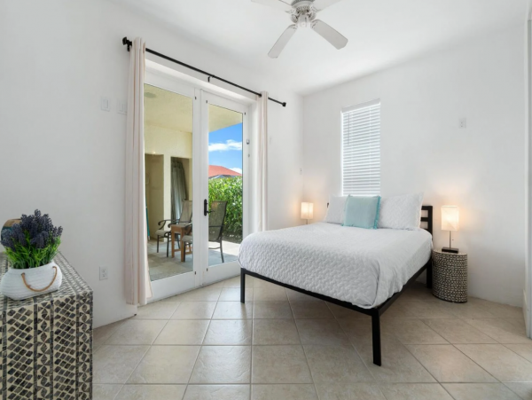 Bayfront Vacation Home with 5 Bedrooms & Pool