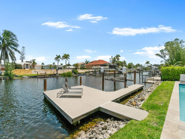 Bayfront Vacation Home with 5 Bedrooms & Pool