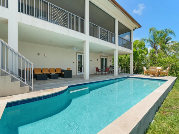 Bayfront Vacation Home with 5 Bedrooms & Pool
