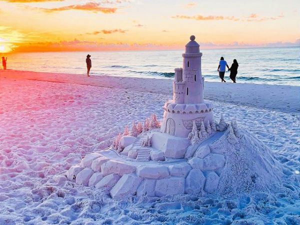 Waterfront Six Bedroom Vacation Home in Navarre Beach