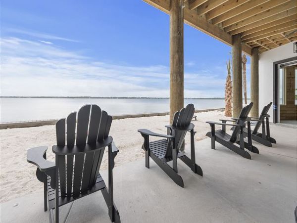 Waterfront Six Bedroom Vacation Home in Navarre Beach