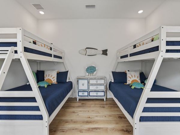 Waterfront Six Bedroom Vacation Home in Navarre Beach