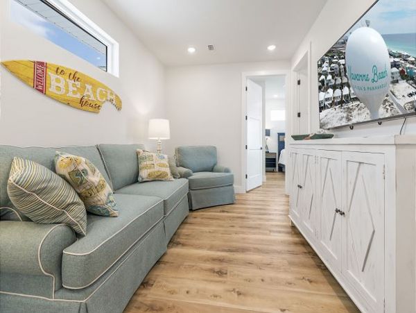 Waterfront Six Bedroom Vacation Home in Navarre Beach