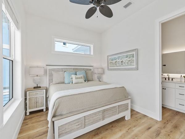 Waterfront Six Bedroom Vacation Home in Navarre Beach