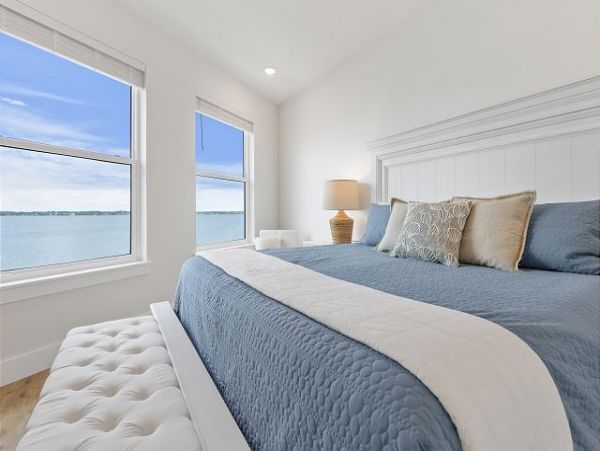 Waterfront Six Bedroom Vacation Home in Navarre Beach