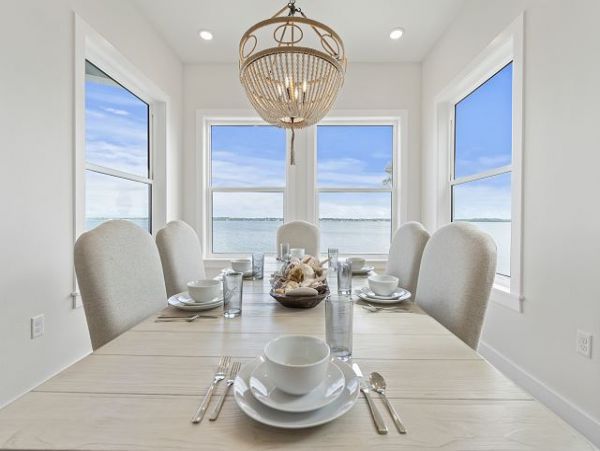 Waterfront Six Bedroom Vacation Home in Navarre Beach