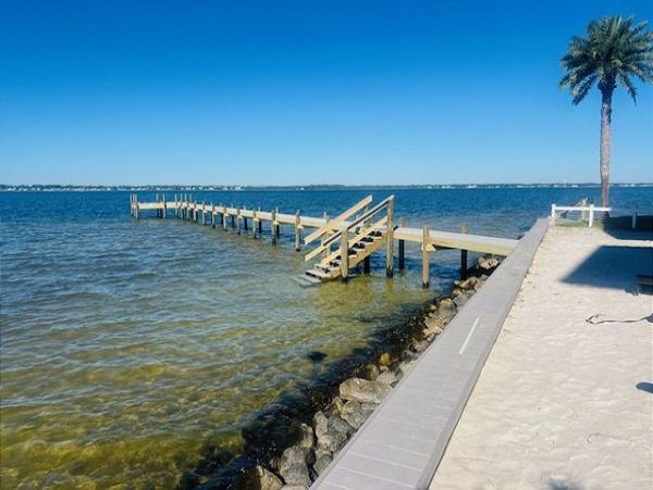 Waterfront Six Bedroom Vacation Home in Navarre Beach
