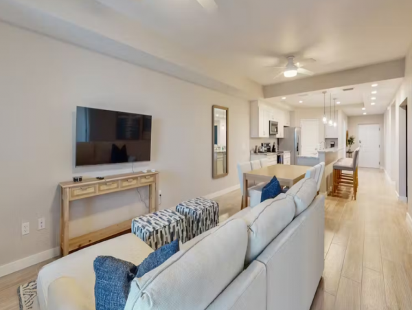 Canal-front Vacation 2 Bedroom Condo in Cape Coral