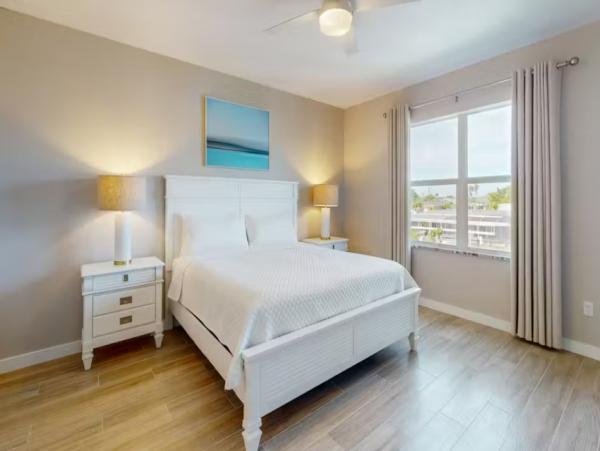 Canal-front Vacation 2 Bedroom Condo in Cape Coral