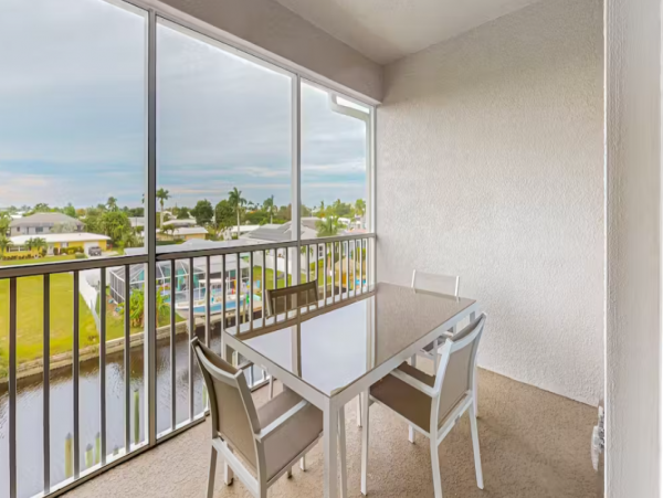 Canal-front Vacation 2 Bedroom Condo in Cape Coral