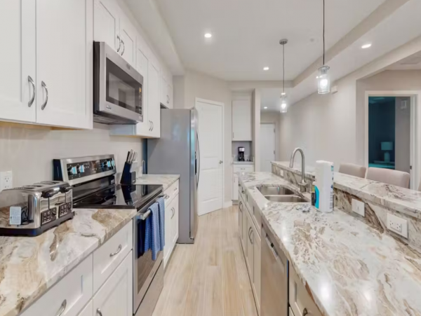 Canal-front Vacation 2 Bedroom Condo in Cape Coral