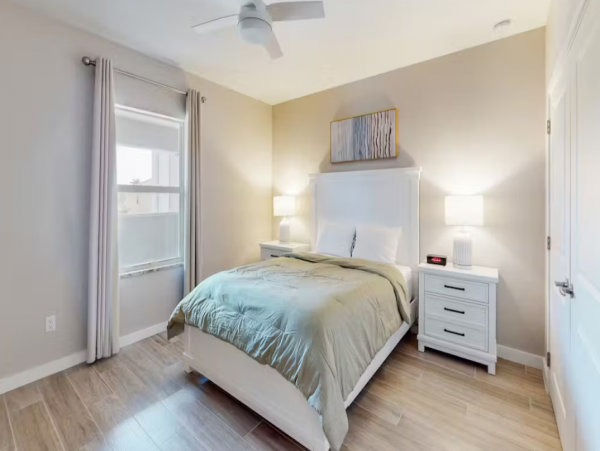 Canal-front Vacation 2 Bedroom Condo in Cape Coral