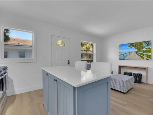 Renovated Naples Condo with Pool Access in Olde Naples