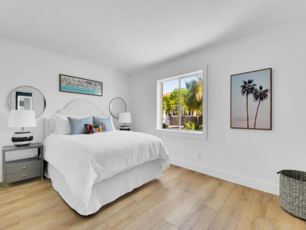 Renovated Naples Condo with Pool Access in Olde Naples
