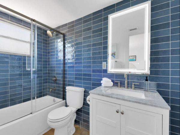 Renovated Naples Condo with Pool Access in Olde Naples