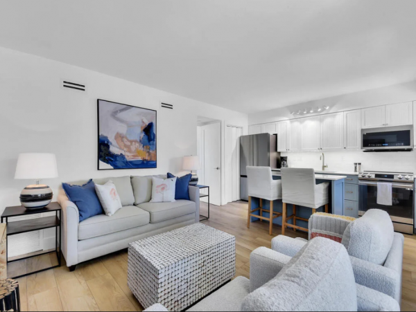 Renovated Naples Condo with Pool Access in Olde Naples