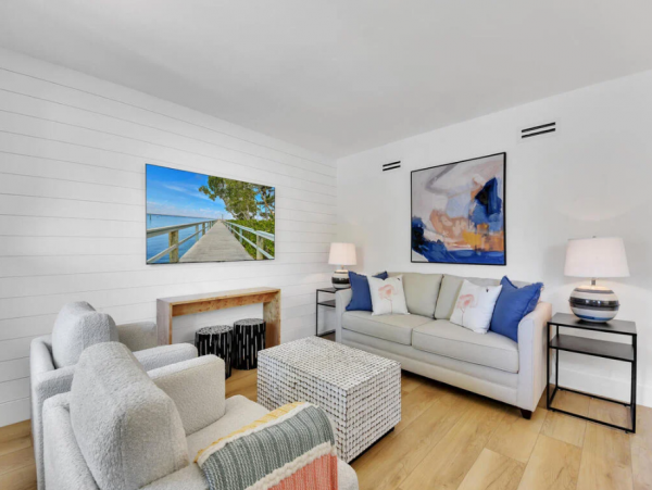 Renovated Naples Condo with Pool Access in Olde Naples