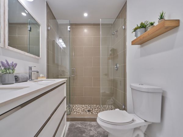 Lakefront Miami Beach Villa with Pool, 10 Mins to Beach