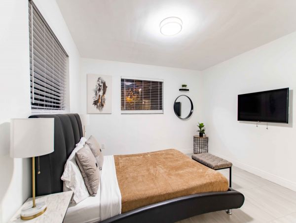 Lakefront Miami Beach Villa with Pool, 10 Mins to Beach