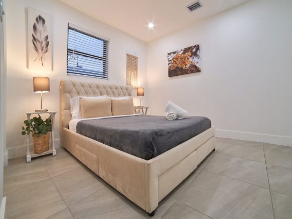 Lakefront Miami Beach Villa with Pool, 10 Mins to Beach