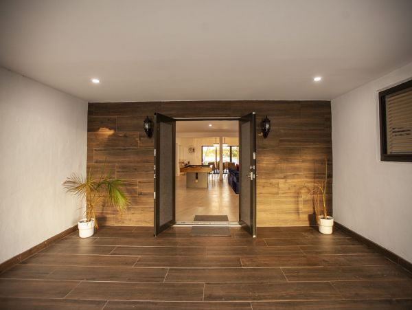 Lakefront Miami Beach Villa with Pool, 10 Mins to Beach
