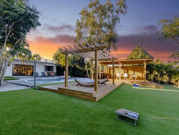 Lakefront Miami Beach Villa with Pool, 10 Mins to Beach