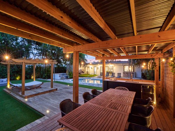 Lakefront Miami Beach Villa with Pool, 10 Mins to Beach