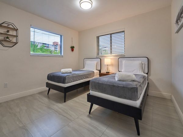 Lakefront Miami Beach Villa with Pool, 10 Mins to Beach