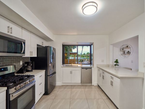 Lakefront Miami Beach Villa with Pool, 10 Mins to Beach