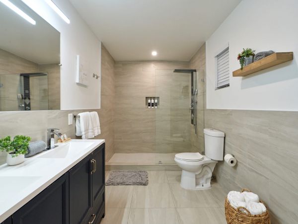 Lakefront Miami Beach Villa with Pool, 10 Mins to Beach