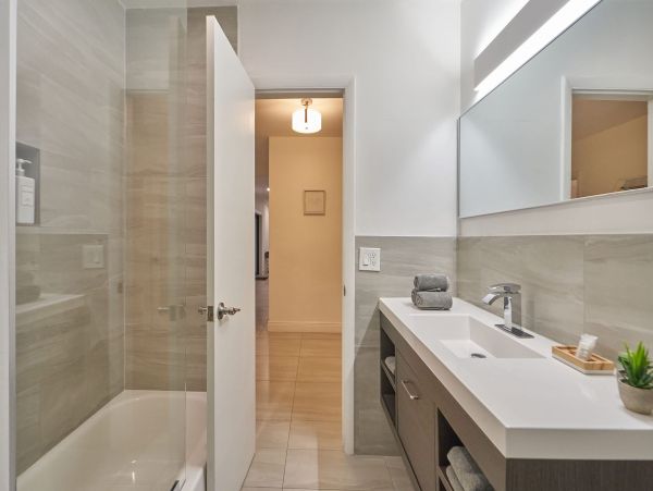 Lakefront Miami Beach Villa with Pool, 10 Mins to Beach