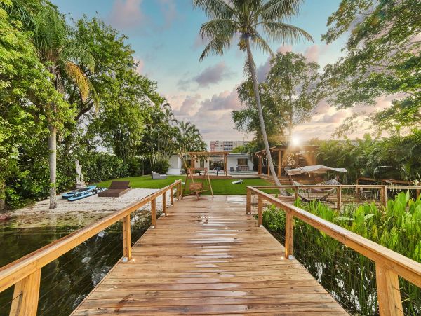 Lakefront Miami Beach Villa with Pool, 10 Mins to Beach